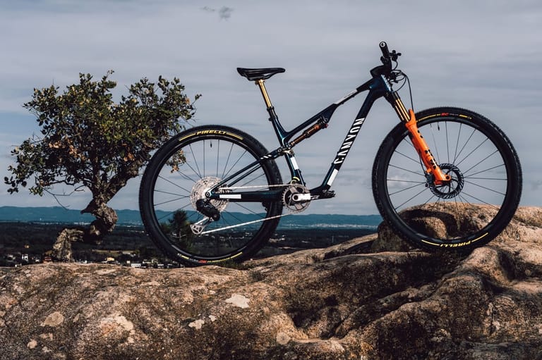 Canyon’s new Lux World Cup gets slacker, lighter, and smarter