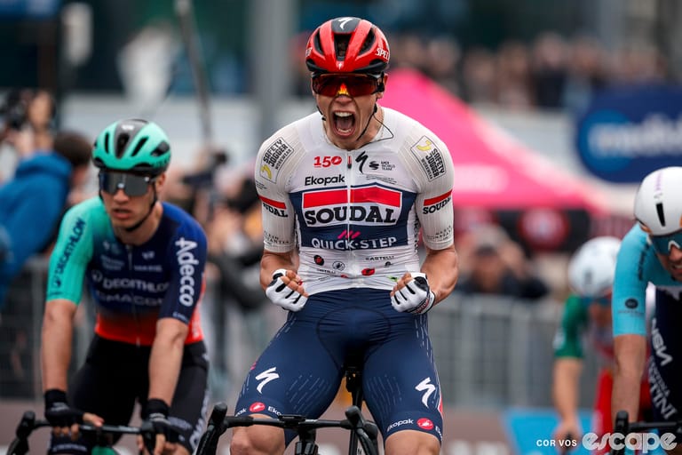 Giro d'Italia: Magnier pips Lund Andresen to win a crash-marred stage 1