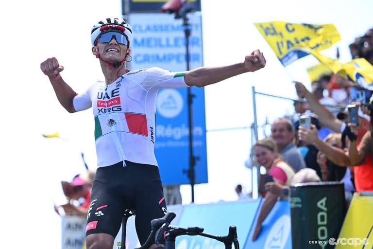 Del Toro wins Tour Auvergne stage 7 as bloodied Seixas impresses with gutsy chase