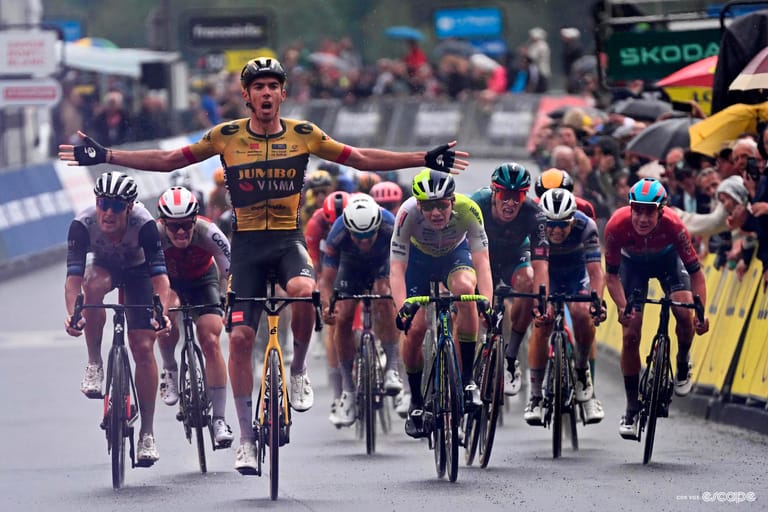 Race report: Laporte wins a thrilling and unconventional 'sprint' opener at the Dauphiné