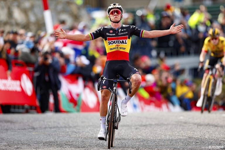 Vuelta a España stage 3 report: Evenepoel powers into red and then crashes after finish line