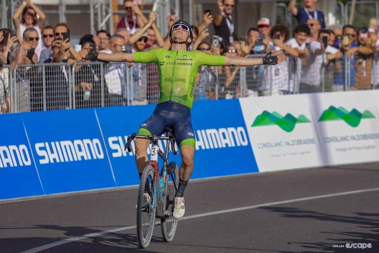 Mohorič fights his way into rainbow bands at picturesque but problematic Gravel Worlds