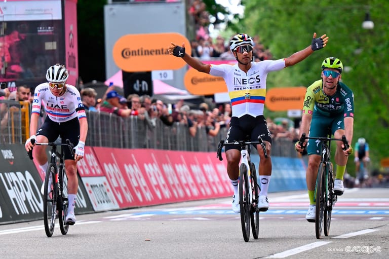 Giro stage 1 report: Pogačar throws down the gauntlet, but Narváez takes the spoils