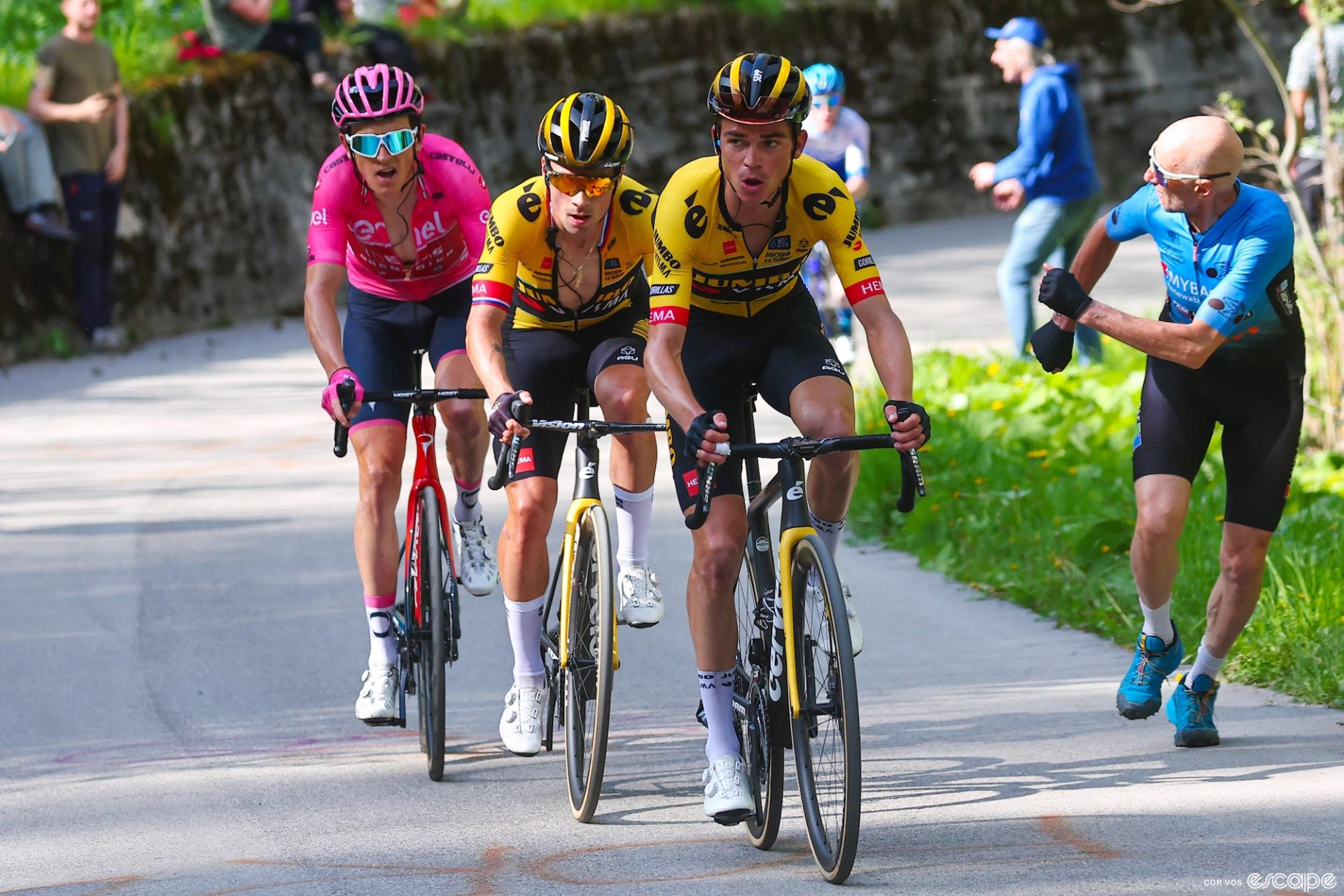 Sepp Kuss leading Primož Roglič and Geraint Thomas in the finale of Giro stage 18.