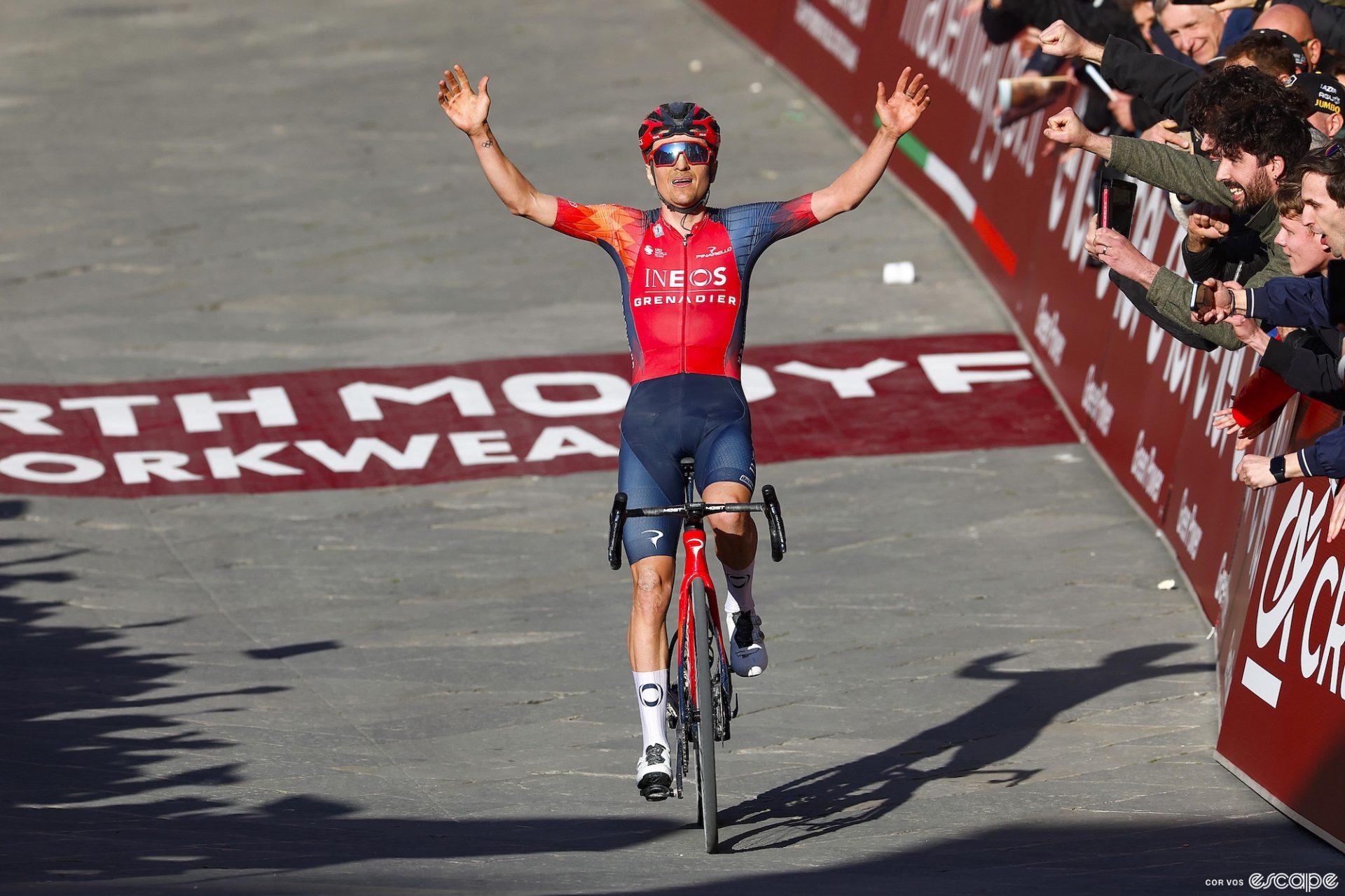 Tom Pidcock wins Strade Bianche.