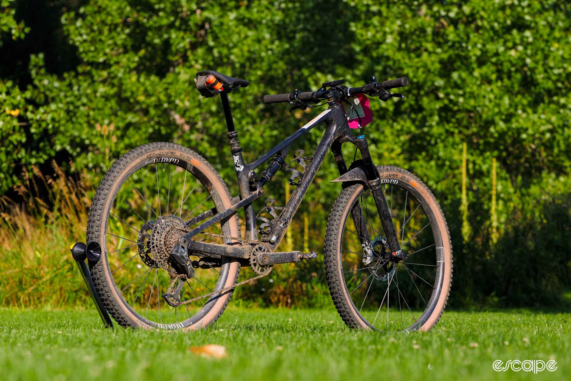 Rocky Mountain Element Carbon rear three-quarter view