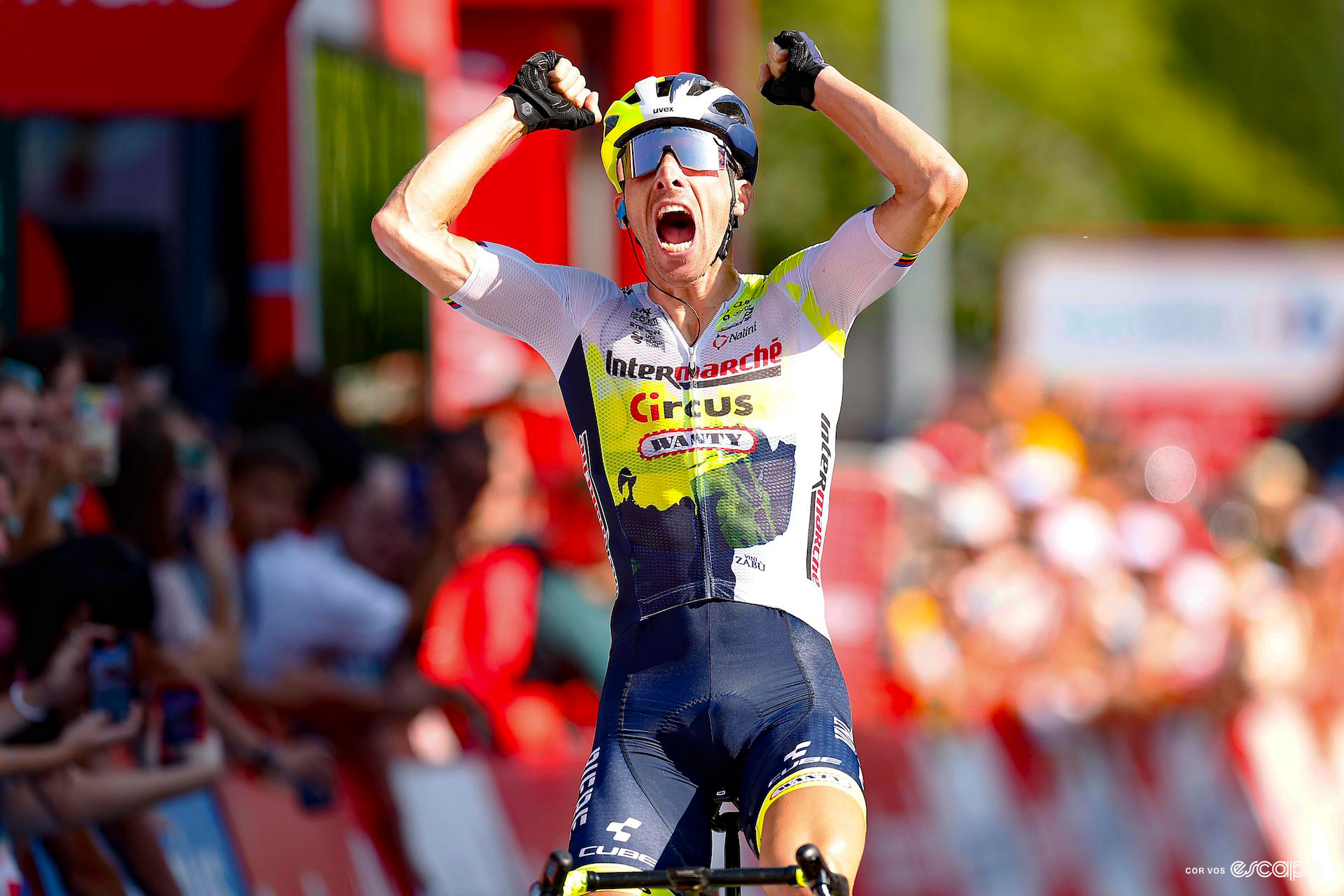 Vuelta a España stage 15 report: Cunning Costa snatches victory in three-up sprint