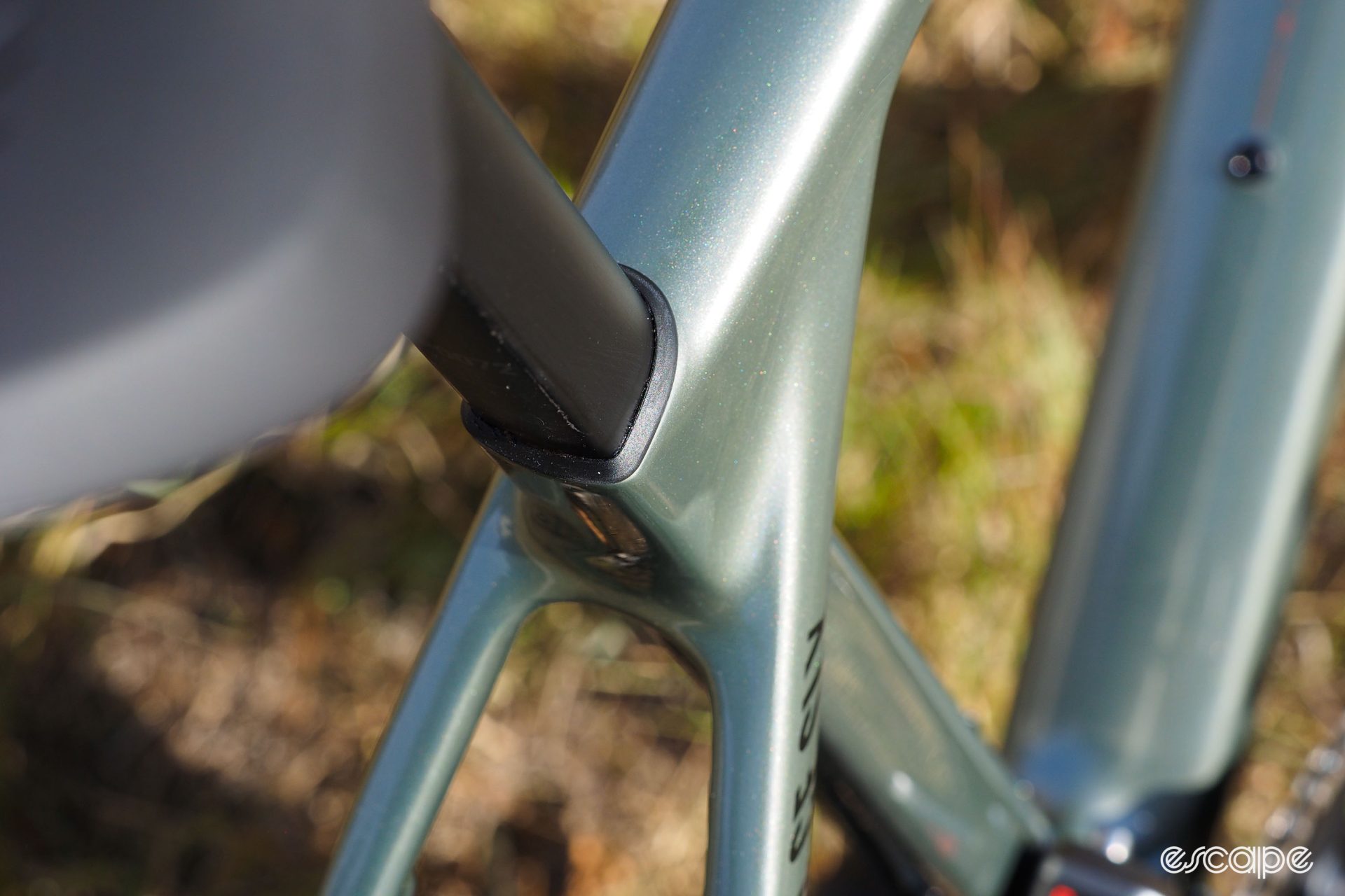 2024 Canyon Grail CF D-shaped seatpost profile