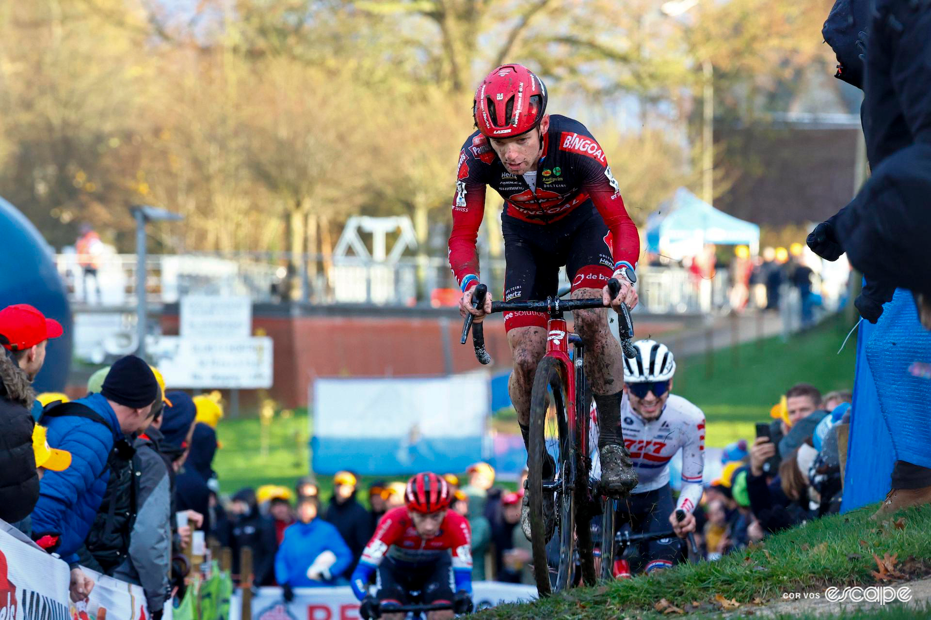 Eli Iserbyt leads Cameron Mason and Lars van der Haar as the light fades late in X20 Trofee Kortrijk.