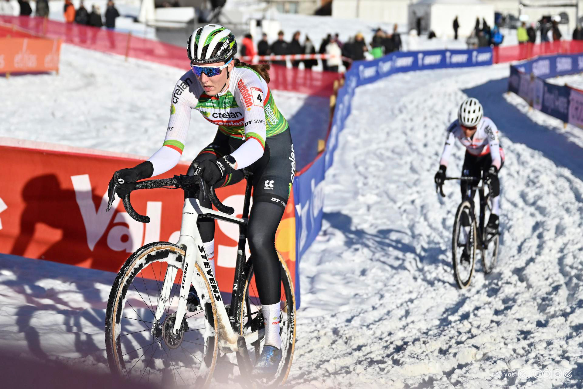 Manon Bakker during UCI Cyclocross World Cup Val di Sole, Ceylin del Carmen Alvarado chasing a few metres behind.