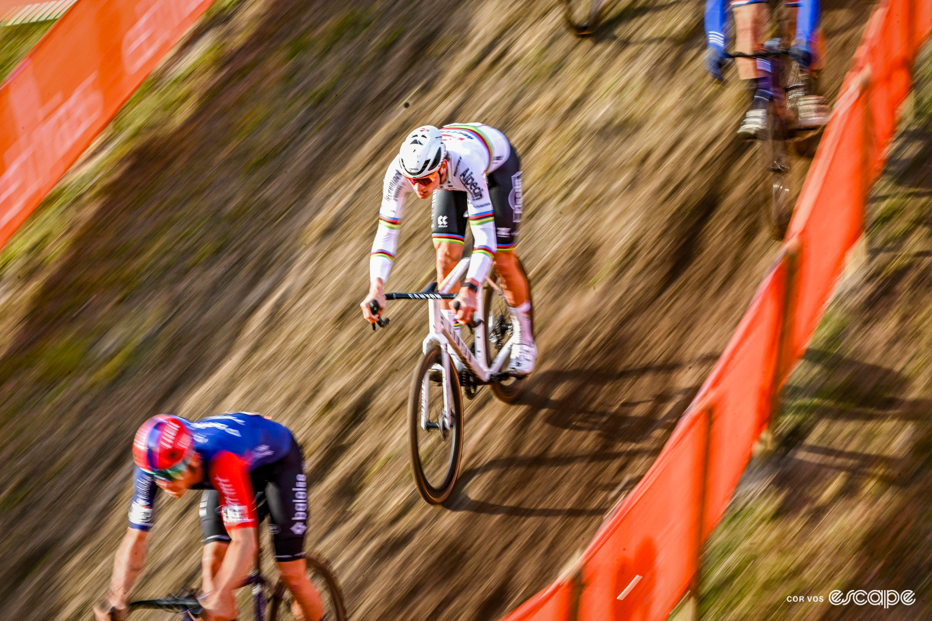 Mathieu van der Poel descends between two Baloise Trek Lions riders during CX World Cup Hoogerheide.