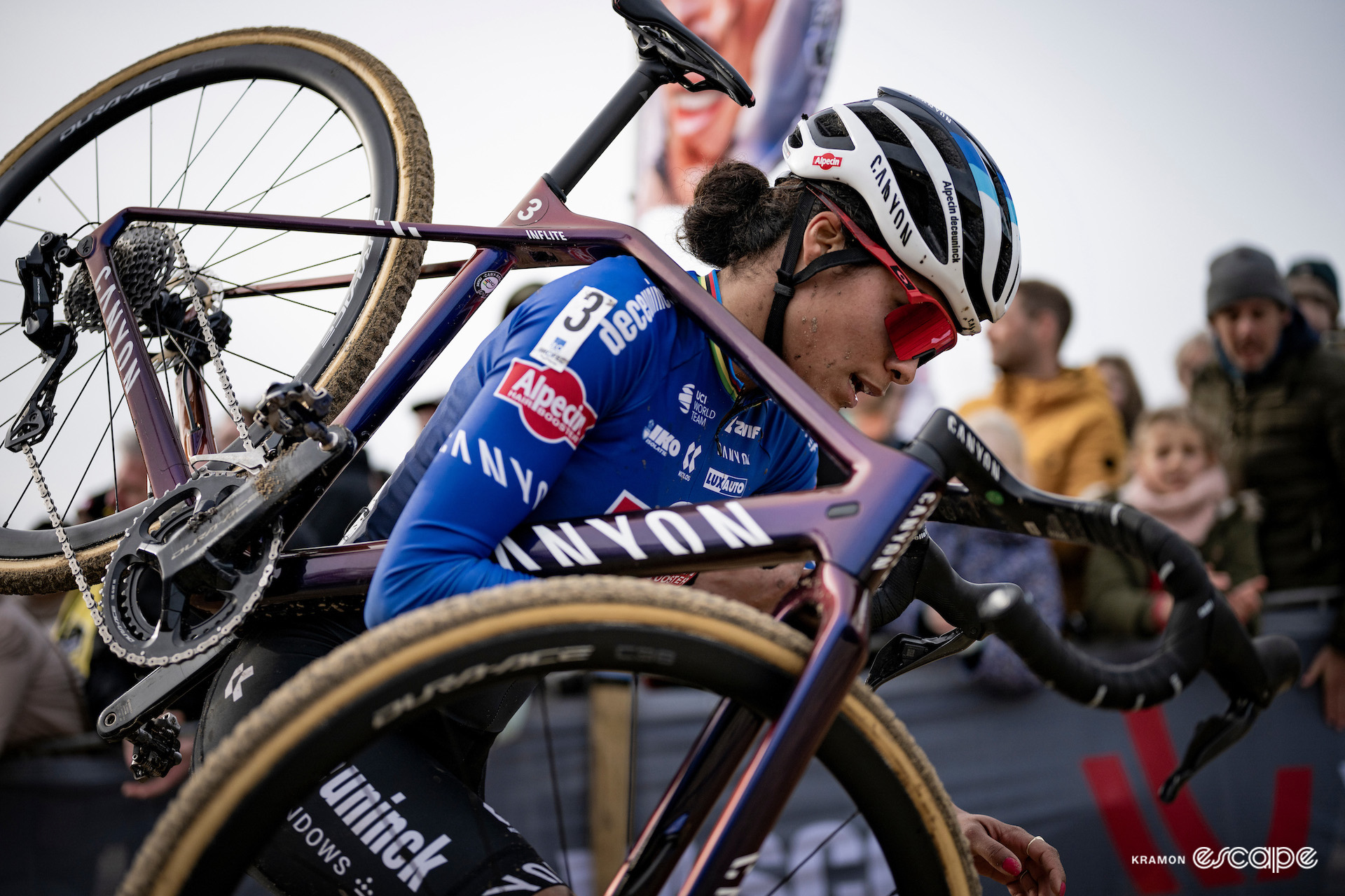 Ceylin del Carmen Alvarado runs with her bike on her shoulder during X2O Trofee Koksijde - Vlaamse Duinencross.