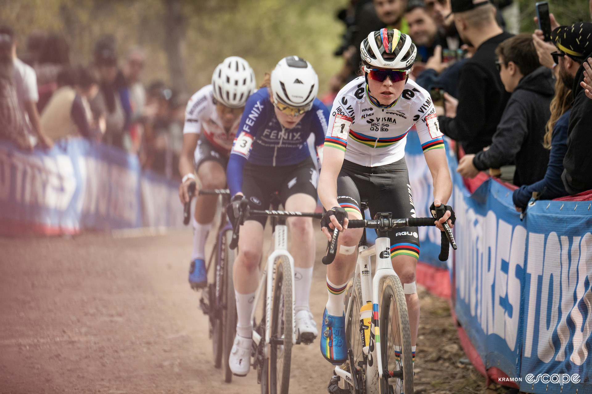 World champion Fem van Empel leads Puck Pieterse and Ceylin del Carmen Alvarado during CX World Cup Benidorm.