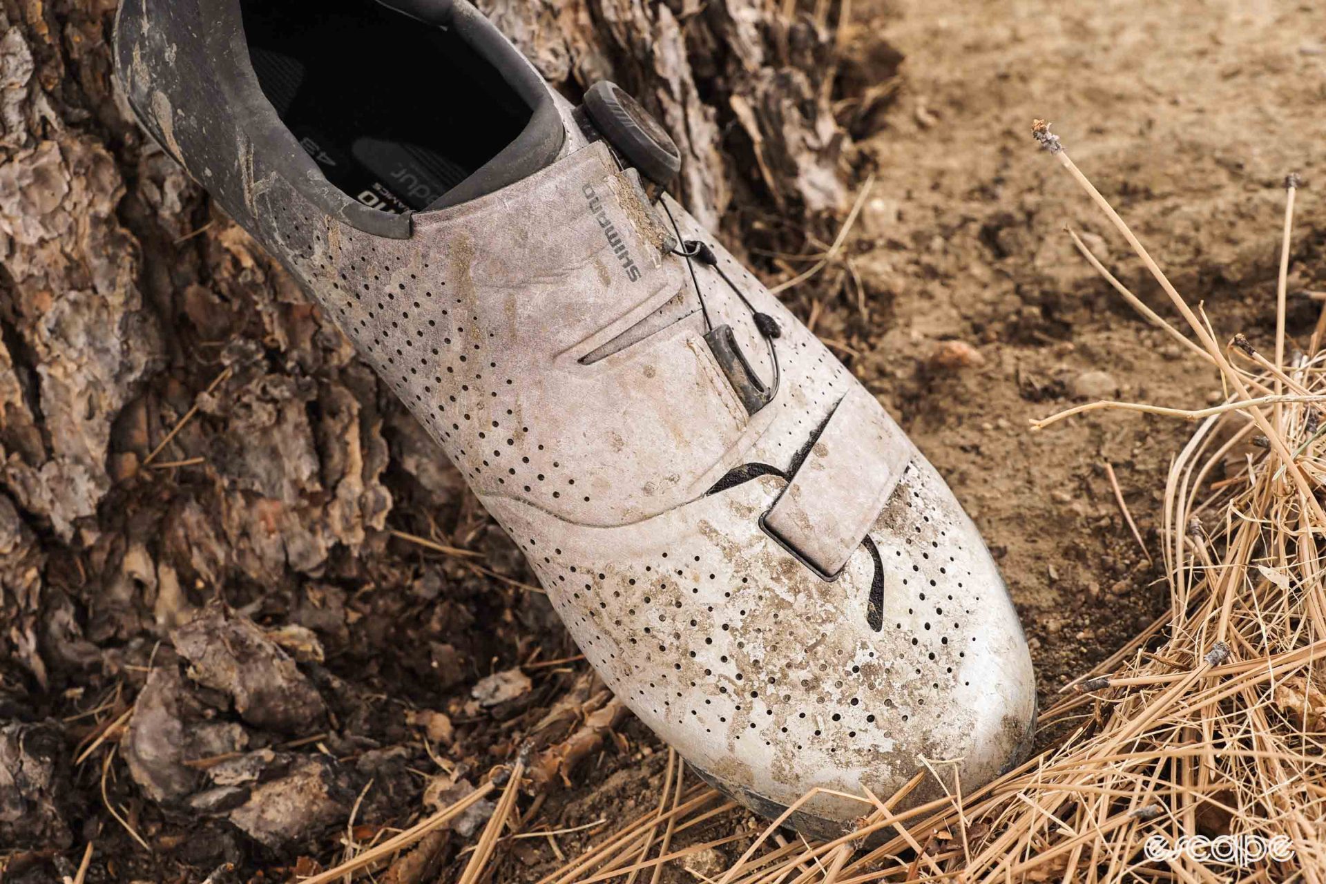 Shimano RX8 gravel shoe upper split into thirds