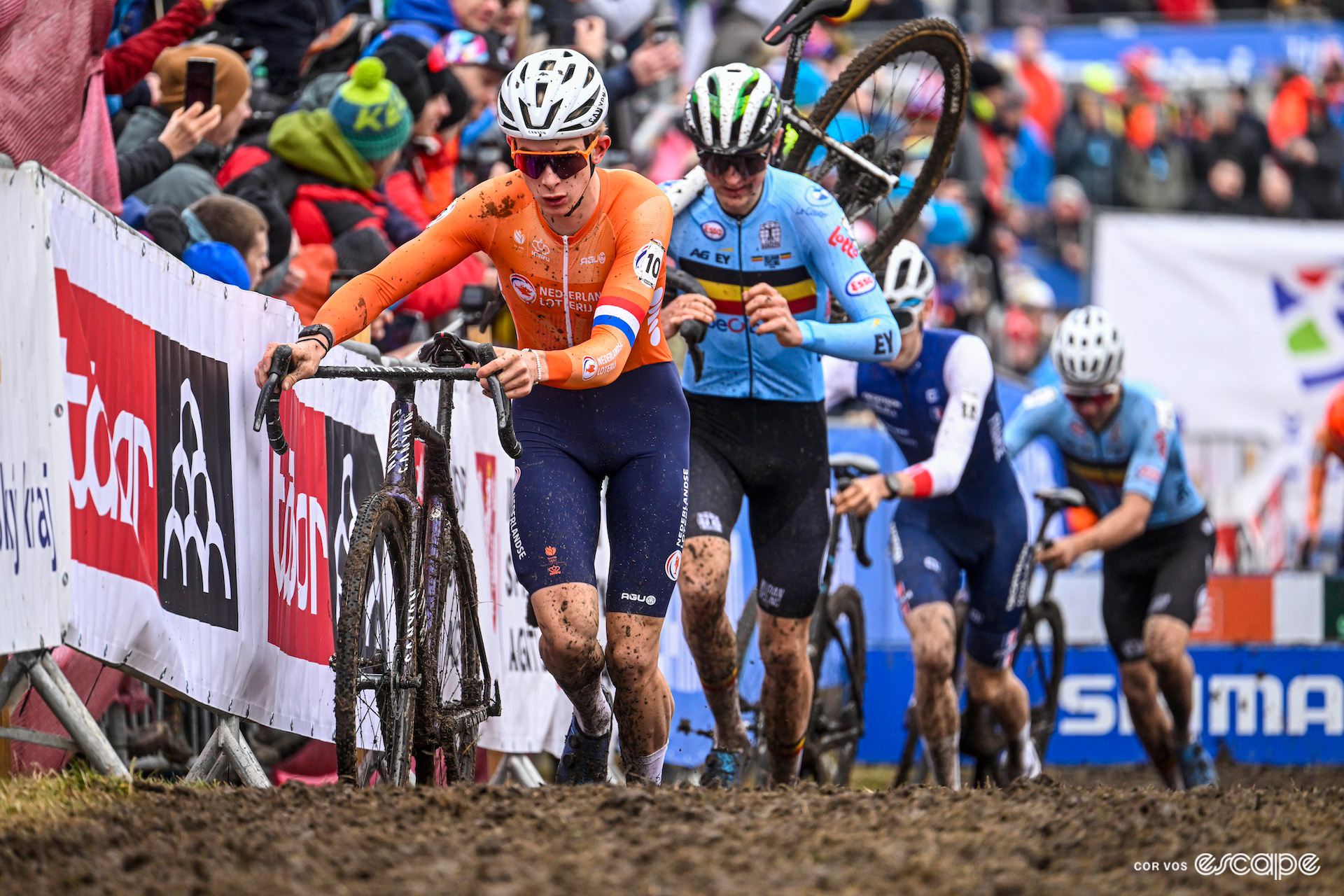 Tibor del Grosso leads the U23 men during the 2024 Cyclo-Cross World Championships in Tábor.