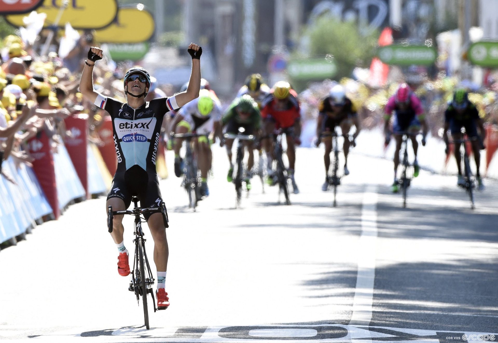 Zdeněk Štybar wins stage 6 of the Tour de France.