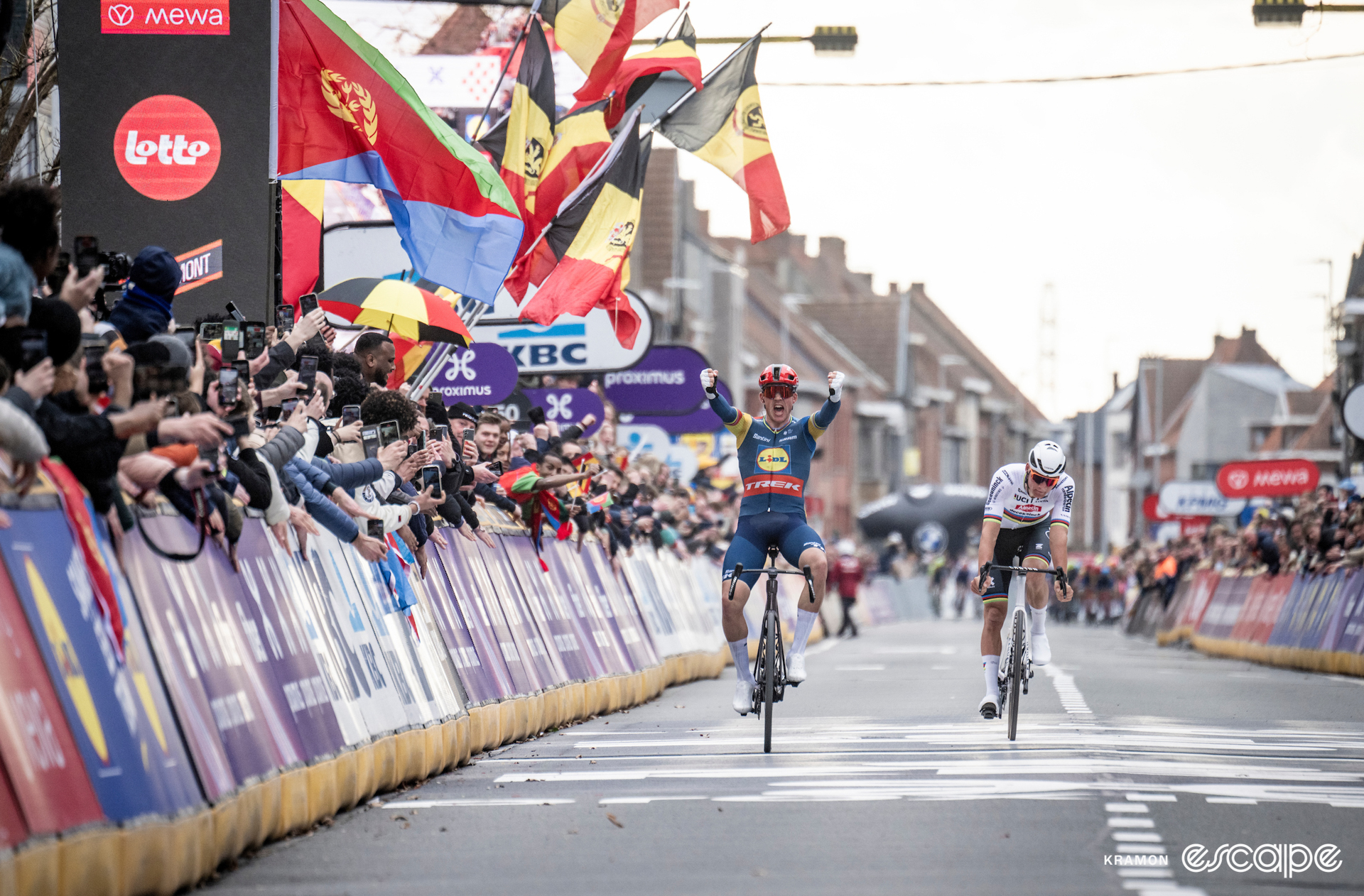 Mads Pedersen beats Mathieu van der Poel at Gent-Wevelgem.