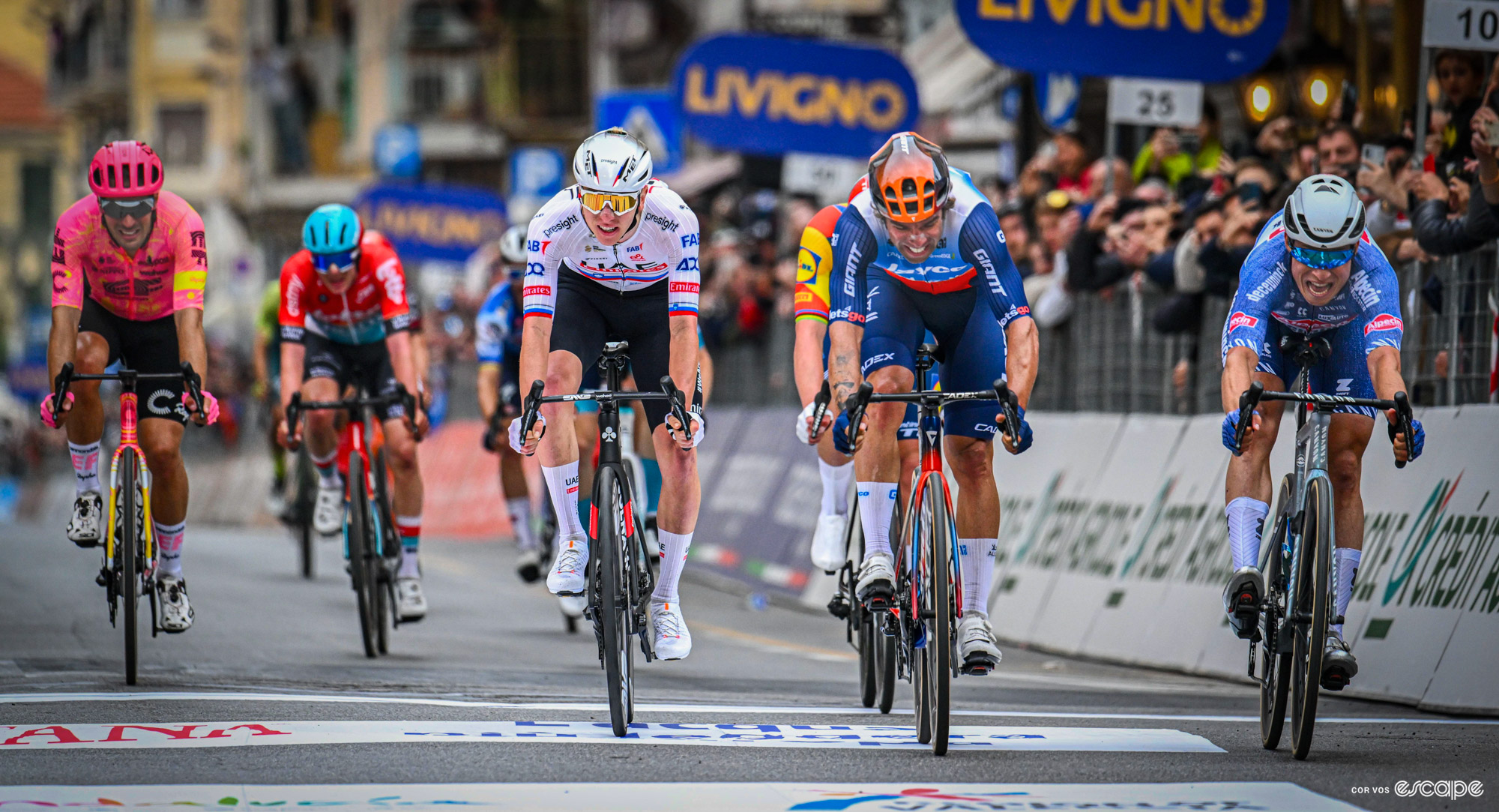 The sprint finish at Milan-San Remo 2024.