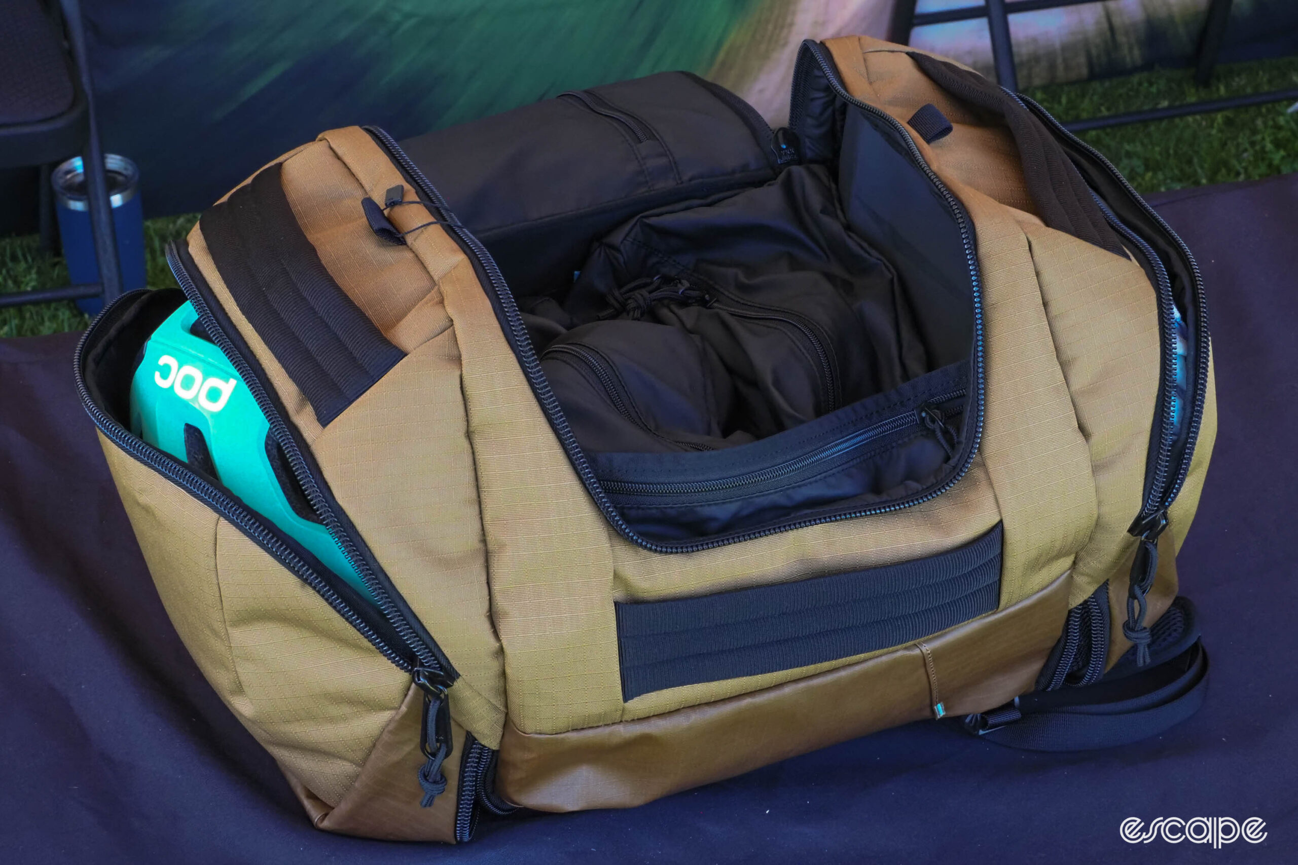 Orucase Janus duffel compartments