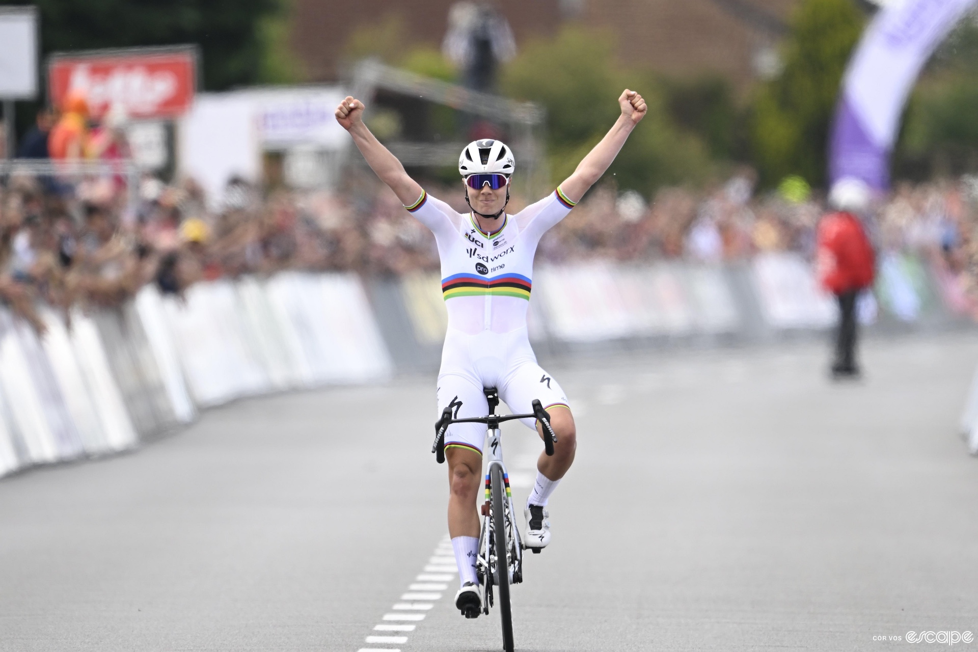 Lotte Kopecky raises her arms in victory