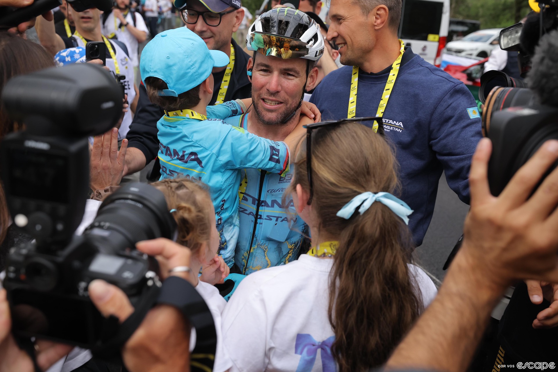 Mark Cavendish with his family.