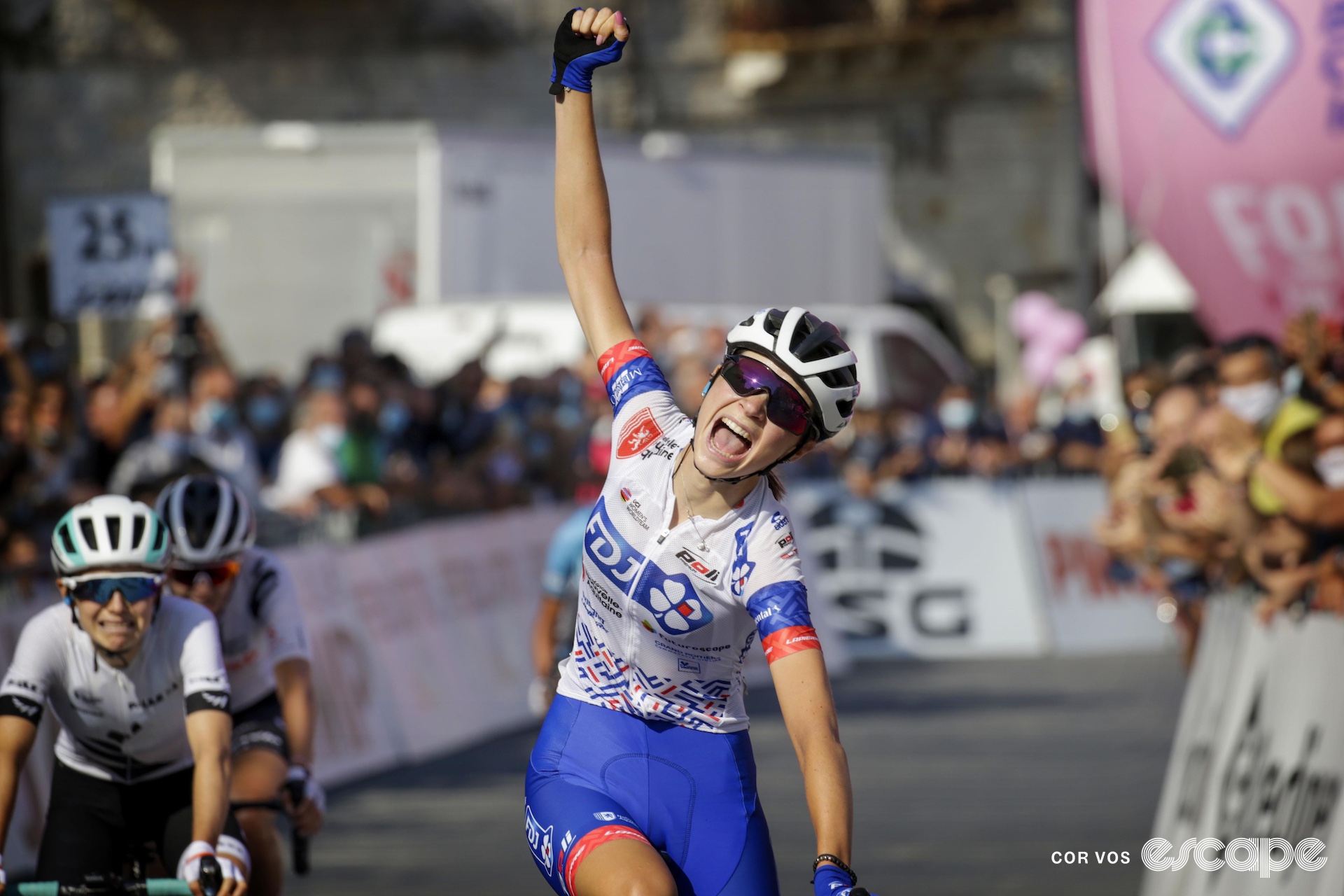 Muzic throws an arm in the air as she wins a stage of the Giro in 2020