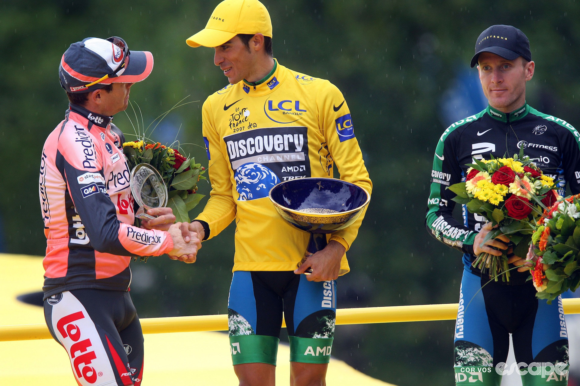 Cadel Evans shakes the hand of yellow jersey Alberto Contador alongside third-place Levi Leipheimer on the final GC podium of the 2007 Tour de France.