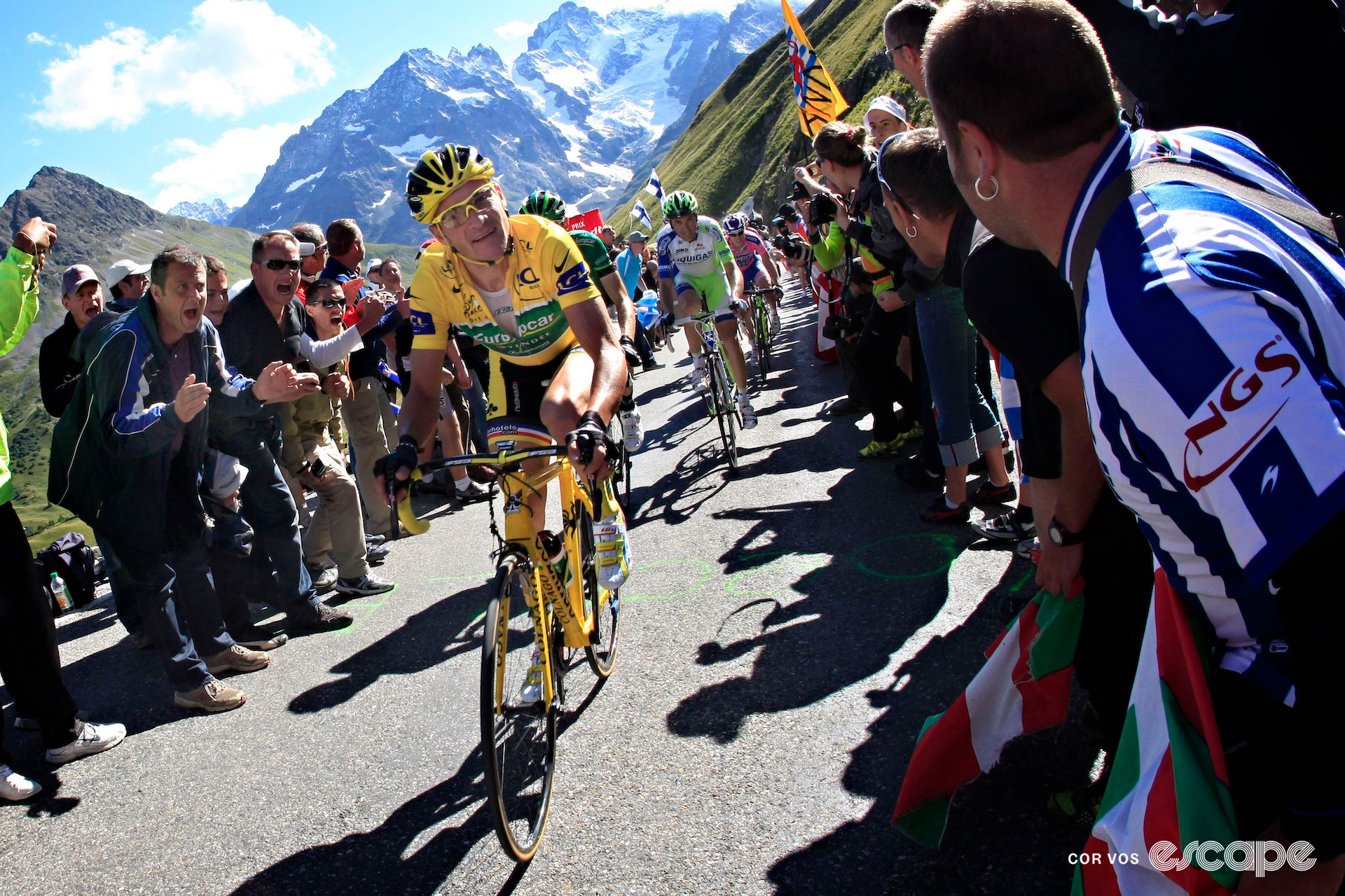 Thomas Voeckler in the yellow jersey climbs with the GC favourites during stage 18 of the 2011 Tour de France, the Alps a striking backdrop.