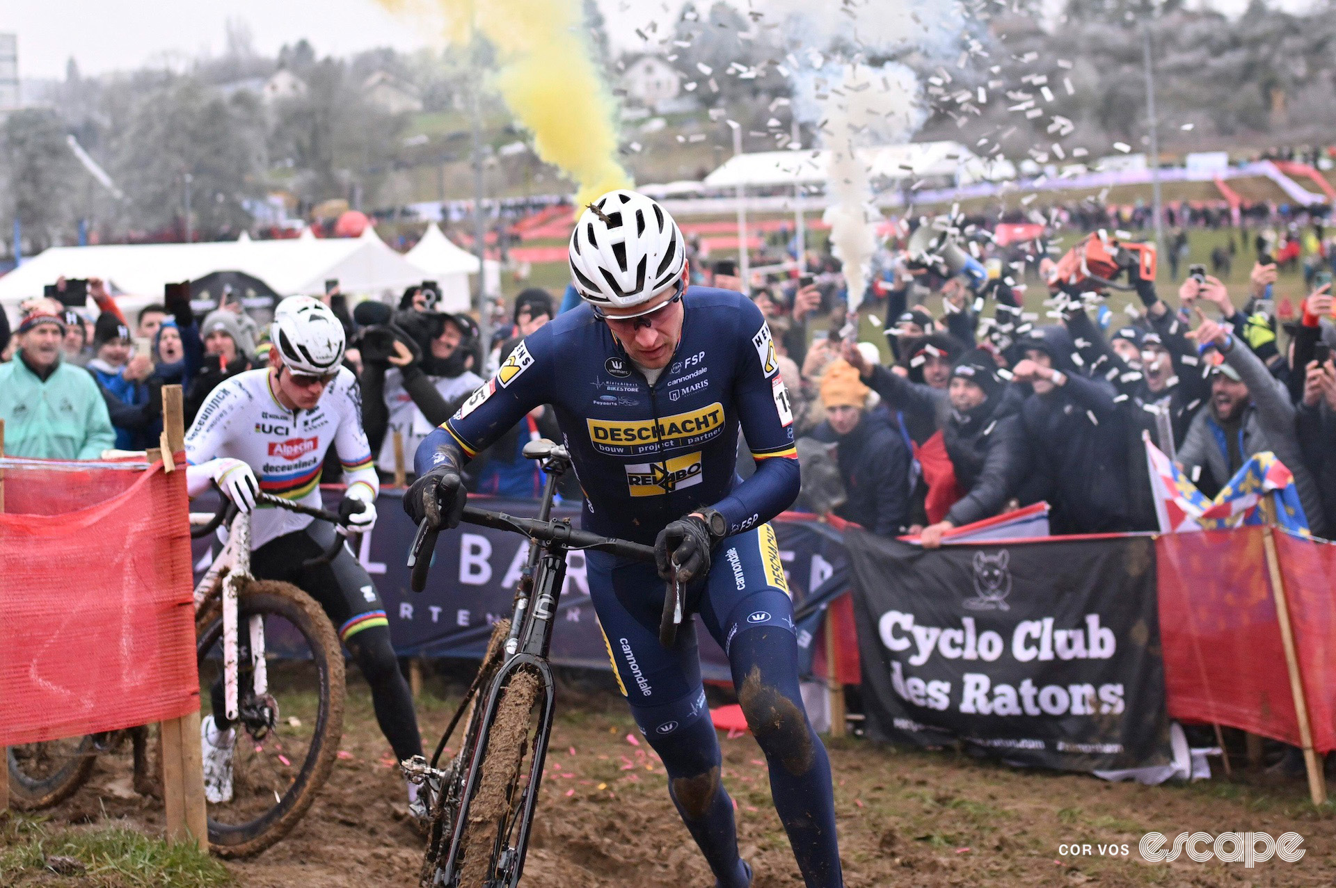 Toon Aerts leading Mathieu van der Poel during World Cup Besançon.