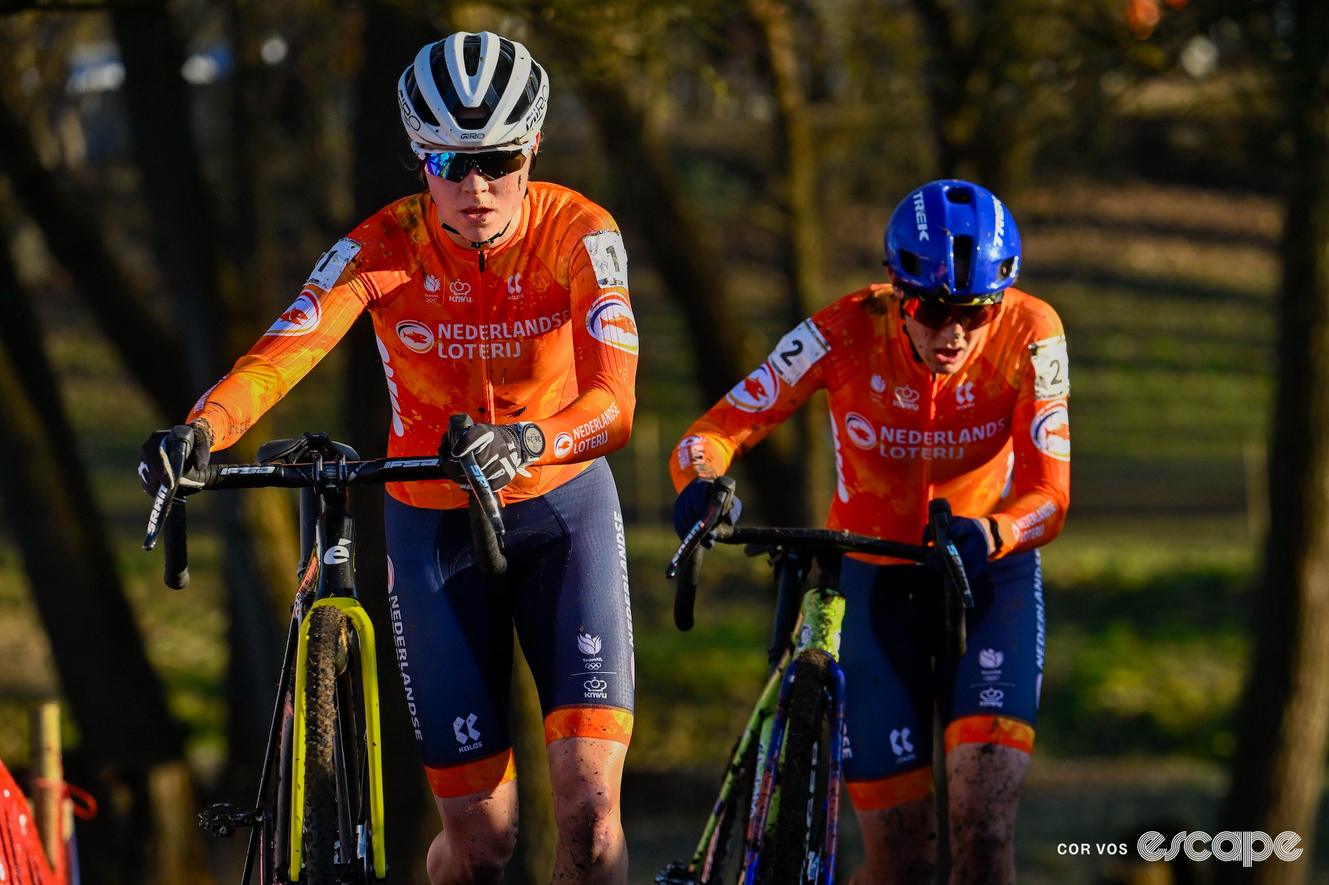 Fem van Empel and Lucinda Brand run alongside their bikes during the 2024 elite women's cyclocross World Championships.