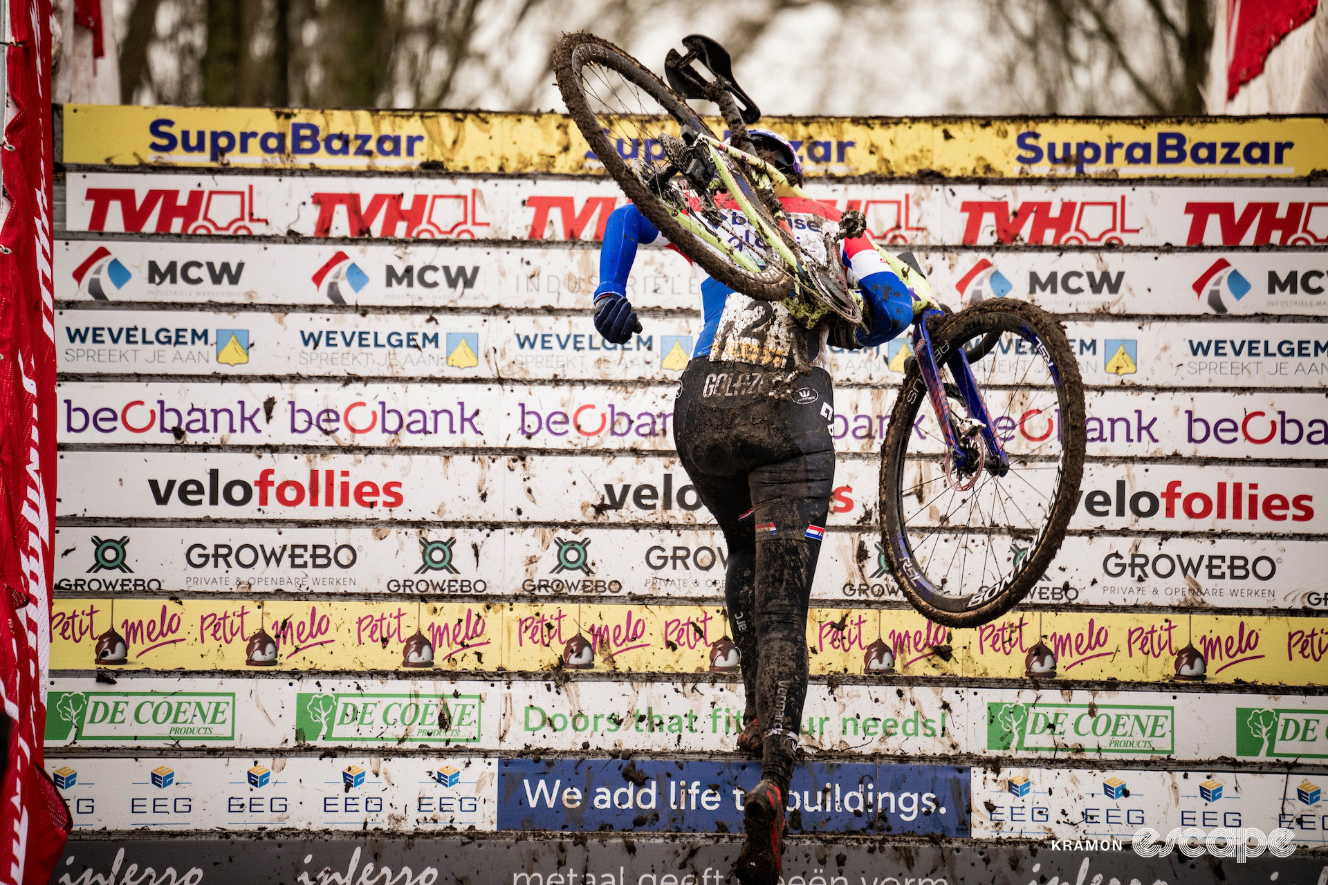 Lucinda Brand runs the stairs during Superprestige Gullegem.