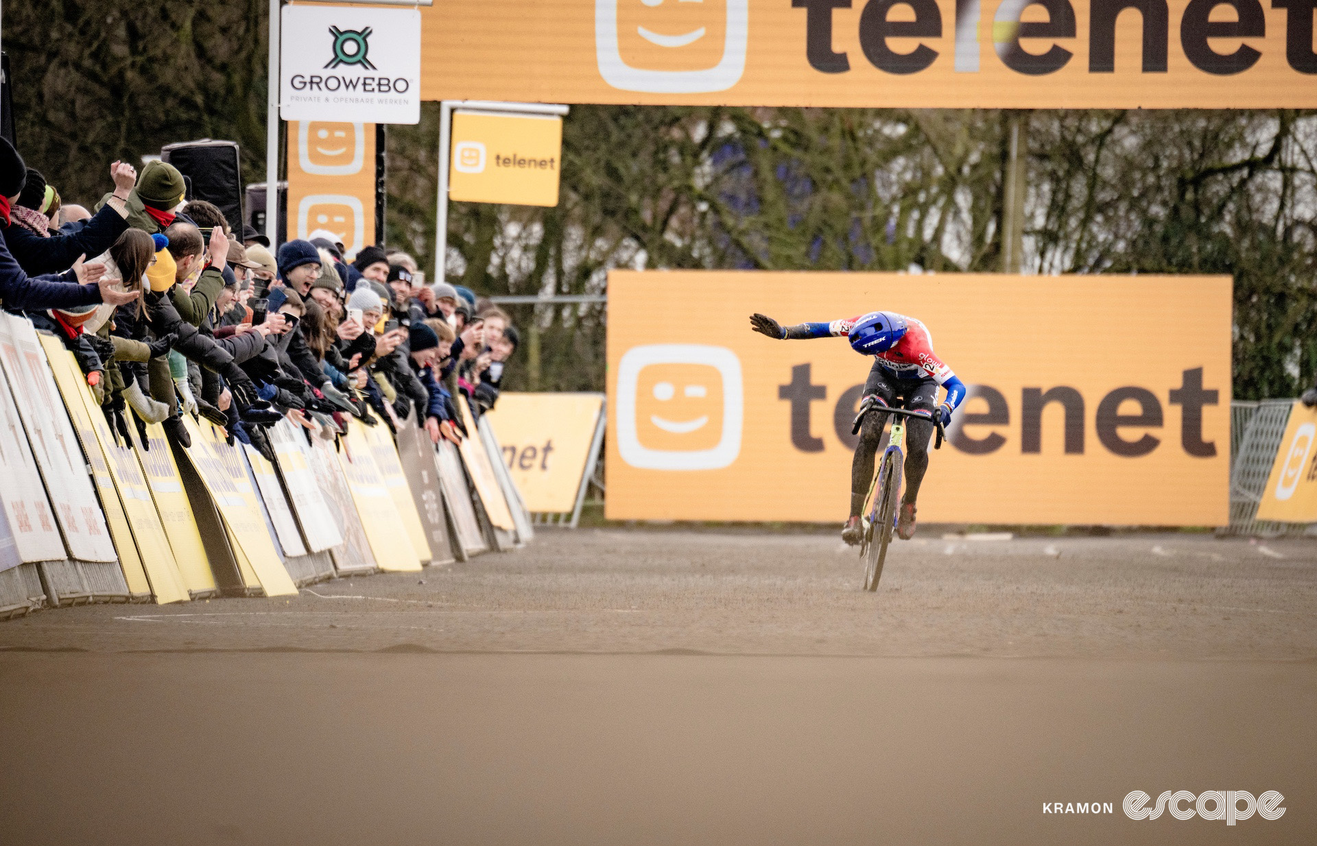 Lucinda Brand on the finishing straight to victory at Superprestige Gullegem.