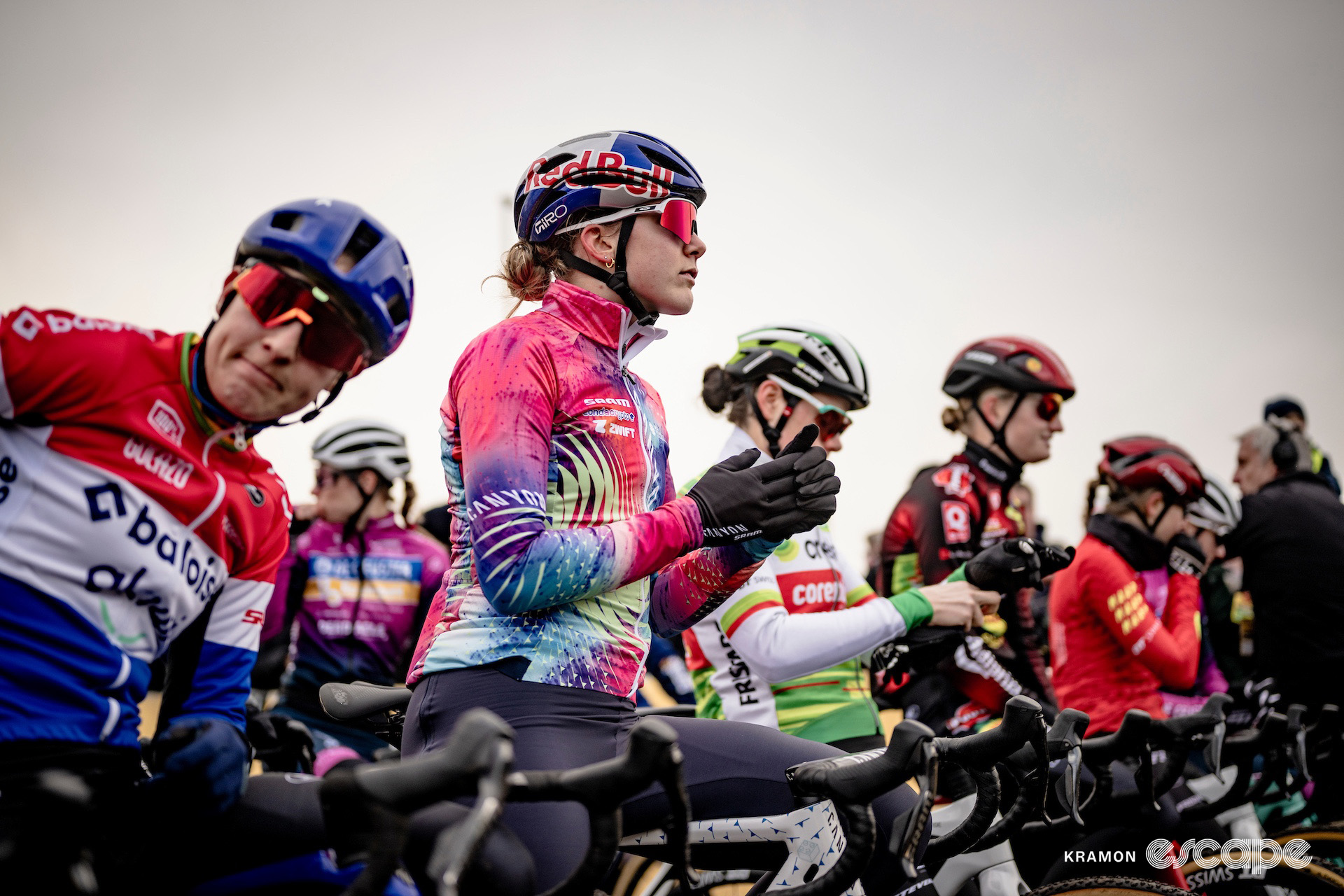 Lucinda Brand and Zoe Backstedt at the start of Superprestige Gullegem.