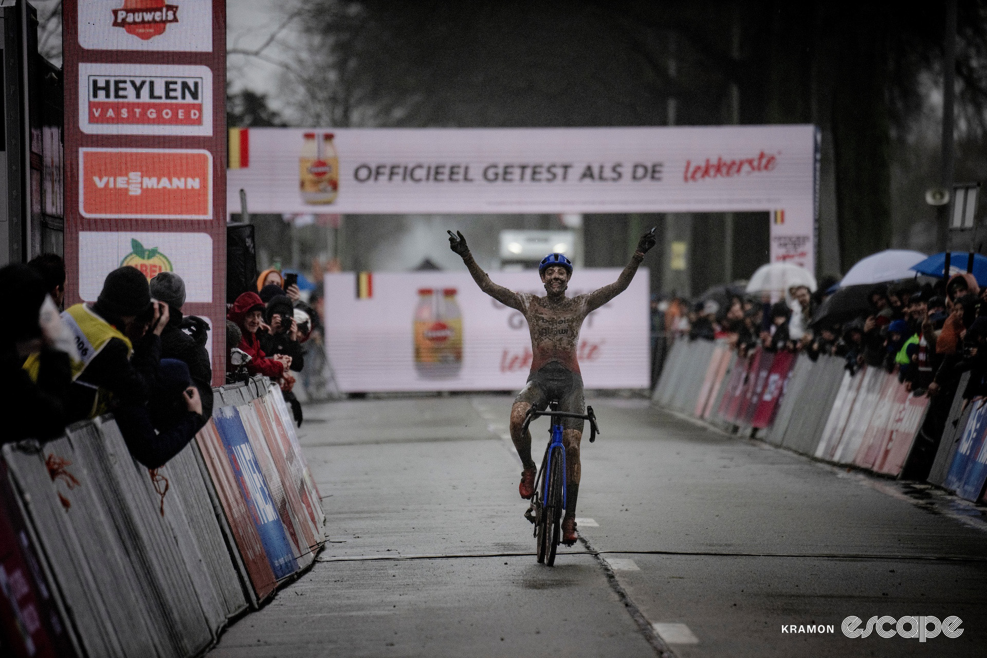 Lucinda Brand winning World Cup Dendermonde.