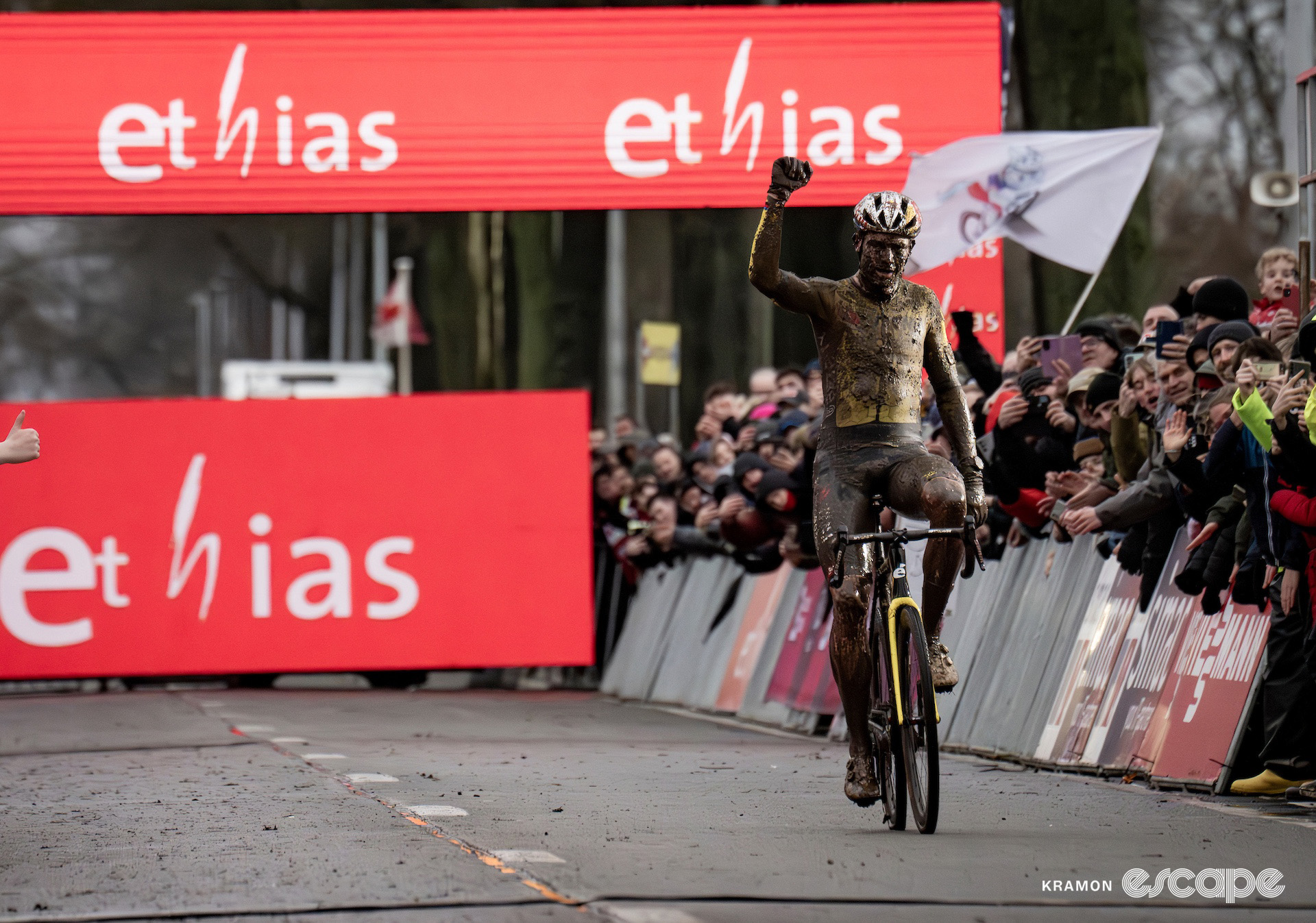 Wout van Aert winning World Cup Dendermonde.