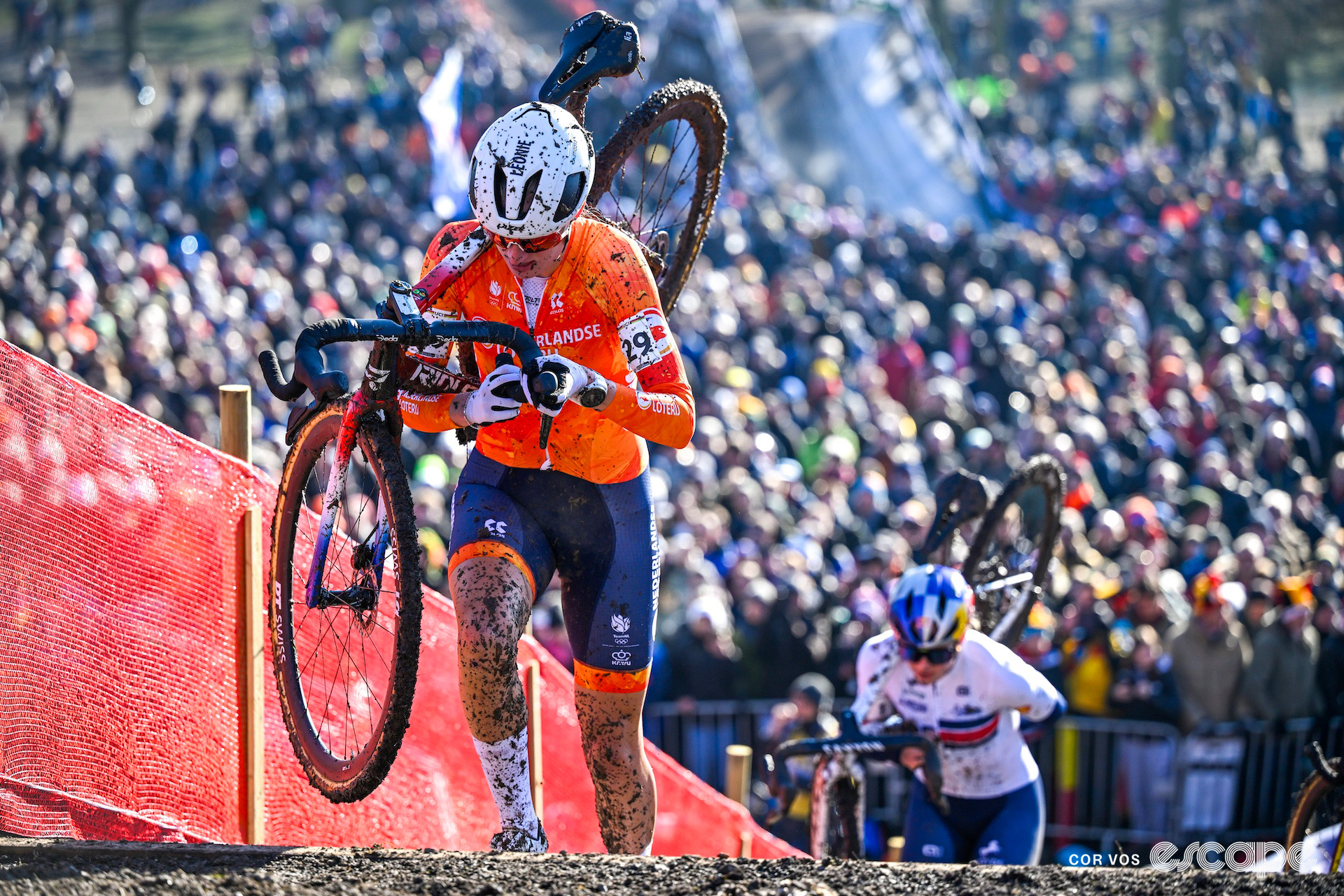 Dutch rider Léonie Bentveld leads Brit Zoe Backstedt up a ramp during the 2025 under-23 women's cyclocross World Championships.