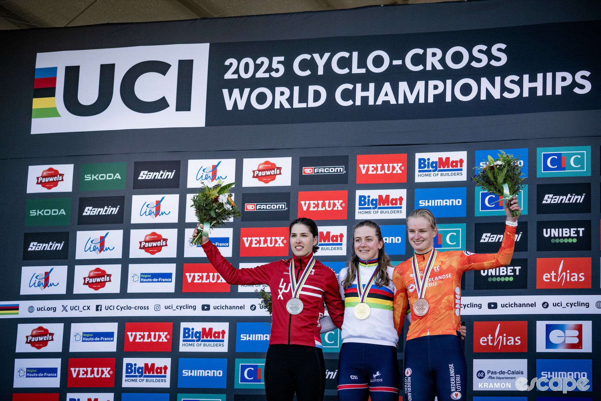 Marie Schreiber, winner Zoe Backstedt and Léonie Bentveld on the under-23 women's podium at the 2025 cyclocross World Championships.