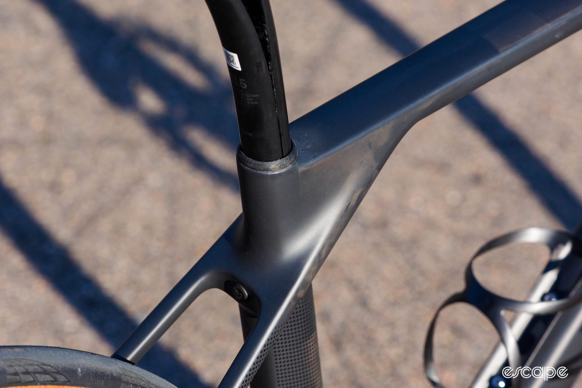 The 2024 Canyon Endurace CF seat cluster features a sleek hidden clamp at the back of the cluster.