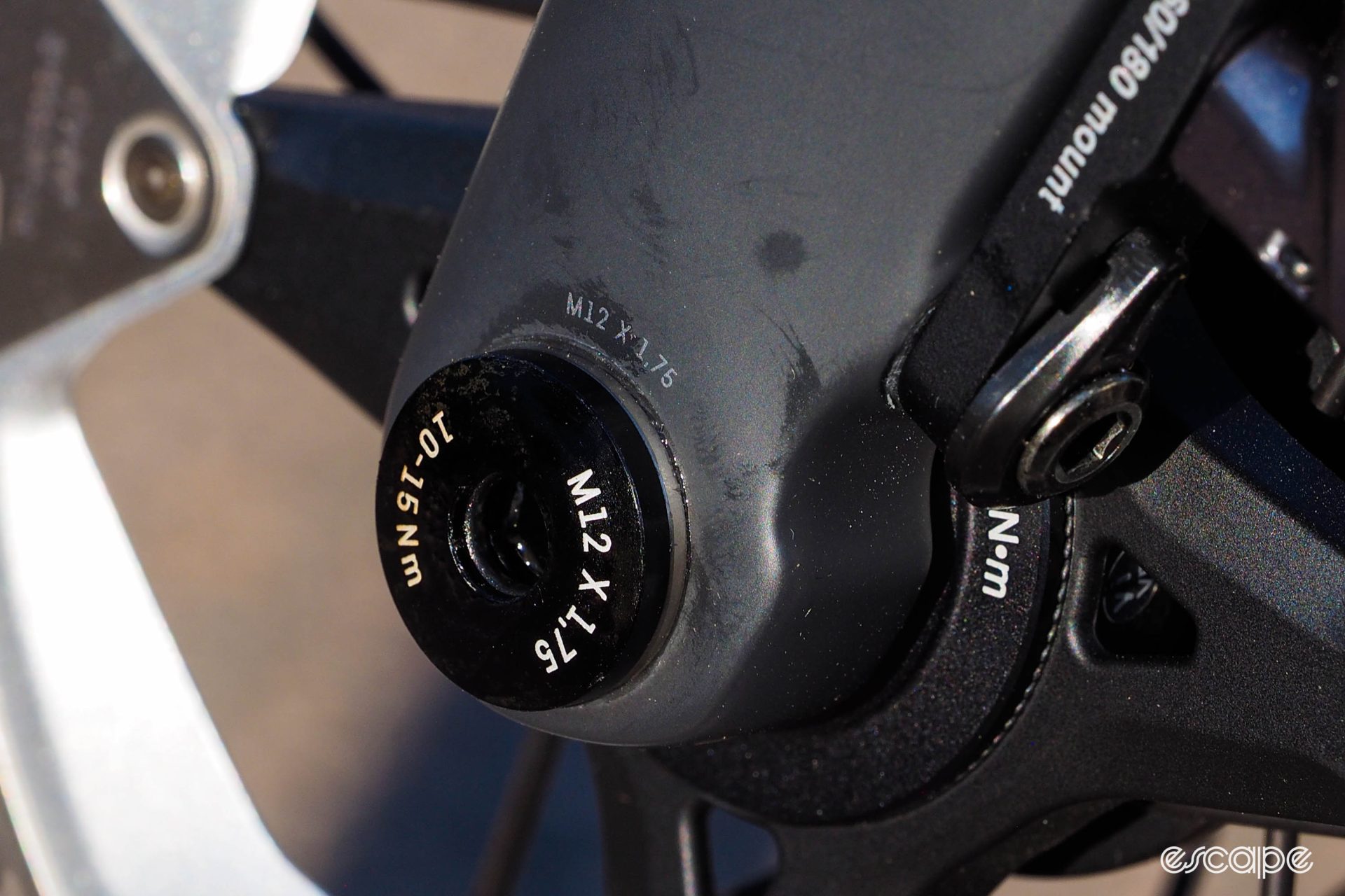 A small detail that matters: the 2024 Canyon Endurace thru-axle is marked on the axle and the fork with the pitch and diameter. 