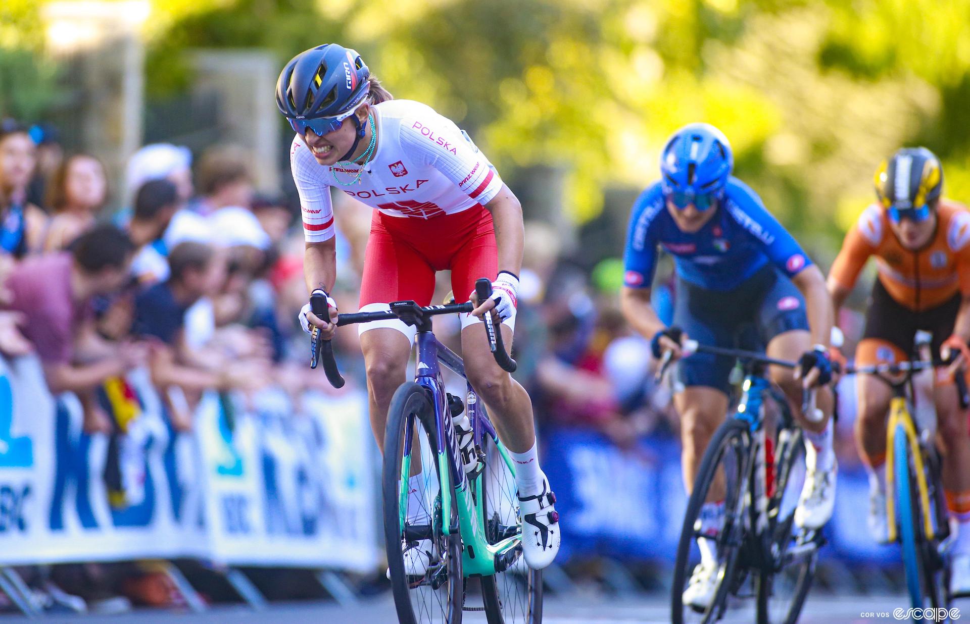 Kasia Niewiadoma on the attack at the 2021 World Road Championships, wearing the white and red Polish national team kit.