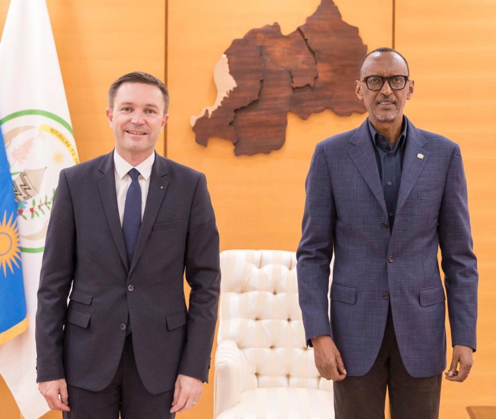 UCI President David Lappartient and Rwandan President Paul Kagame pose alongside each other.
