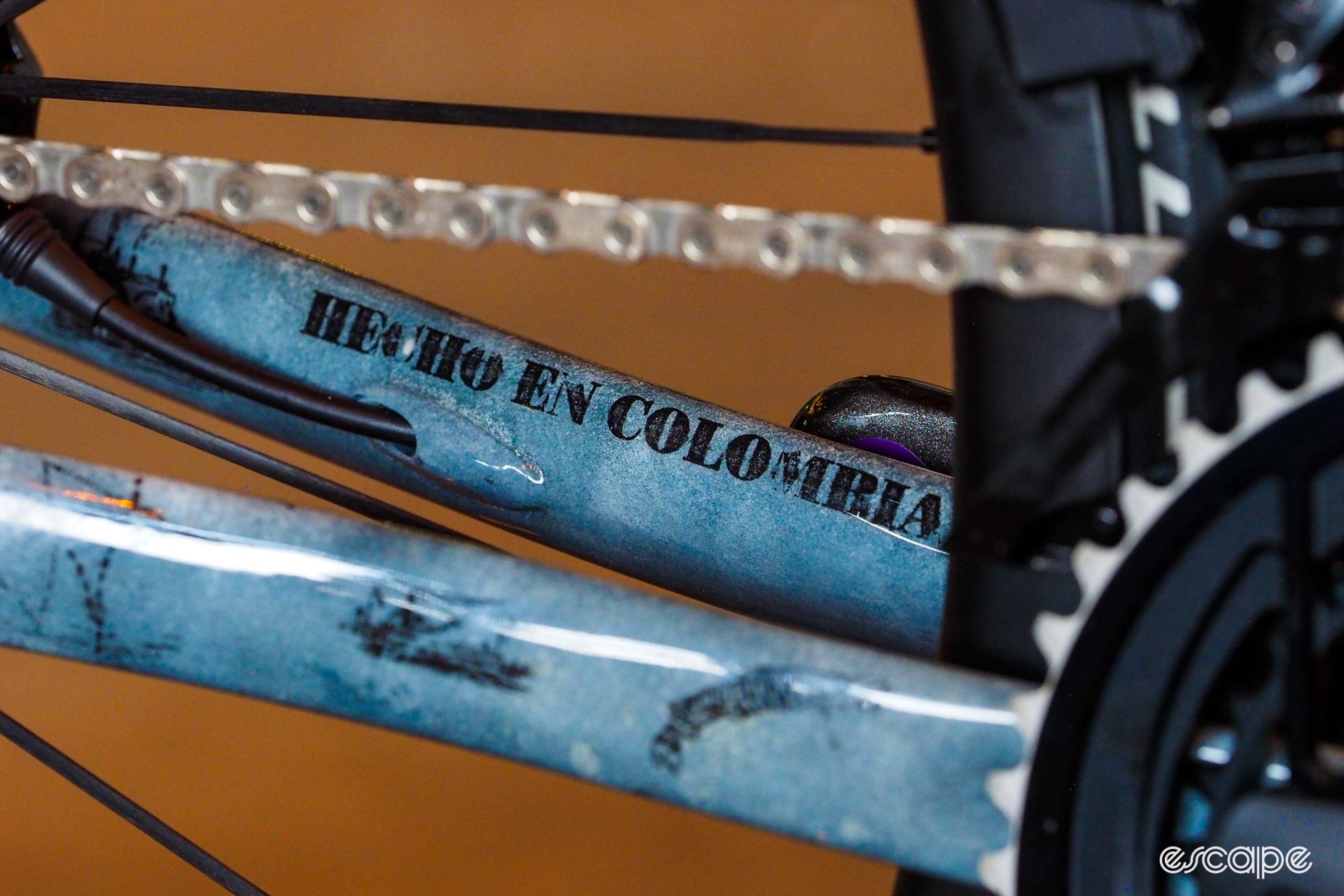 On the inside of the chainstay is a printed marking reading 'Hecho en Colombia' – 'Made in Colombia'. 