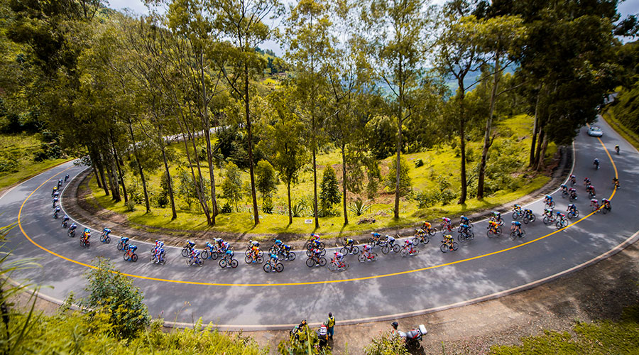 Landscape picture of riders at Tour du Rwanda.