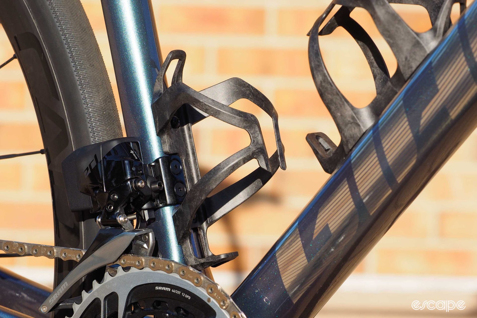 The rear (seat tube) cage even features a cutout for the front derailleur mount.