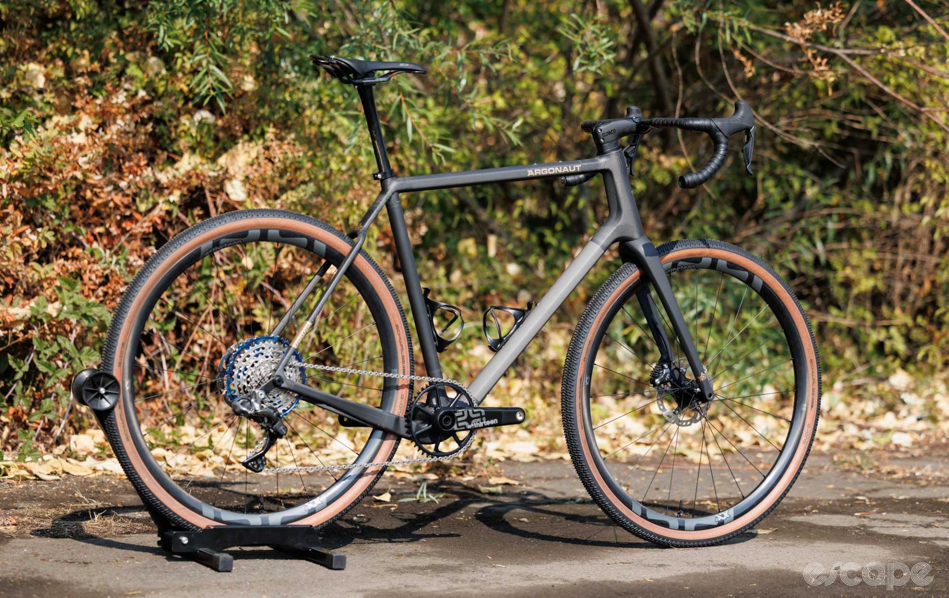 A side on view of a carbon fibre gravel bike from Argonaut. 