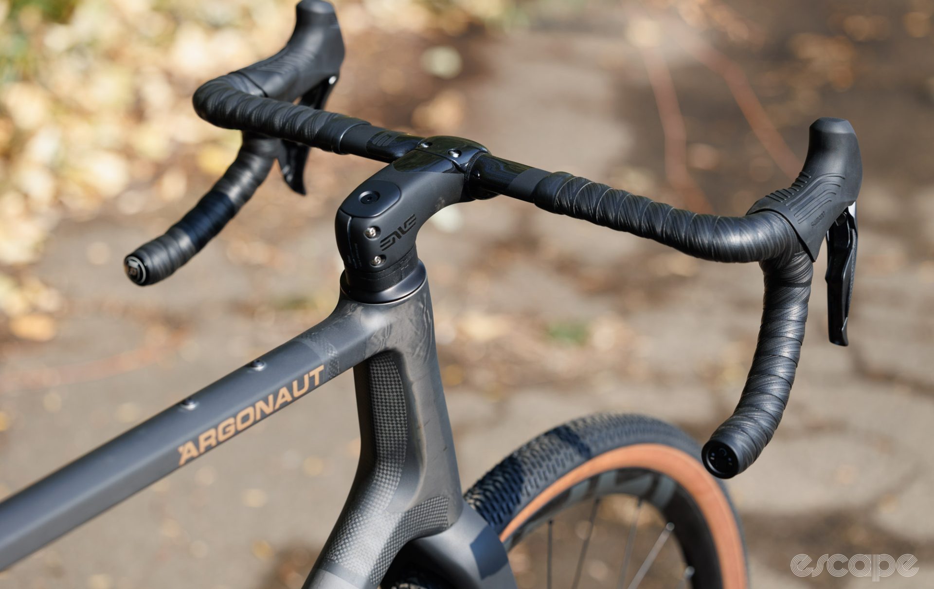 A close look at the front end of the raw carbon fibre gravel bike from Argonaut. 