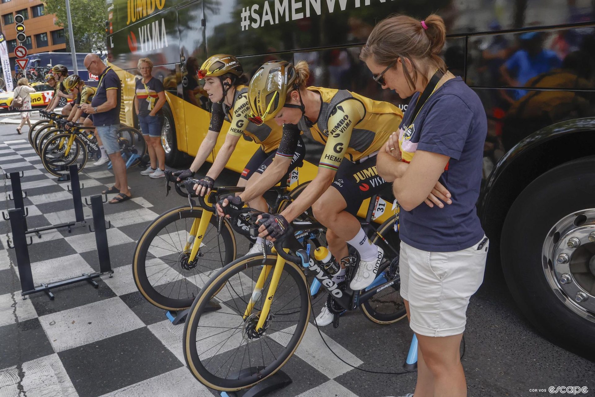  Marianne Vos and Anna Henderson chat with Lieselot Delcroix after stage 6 of the 2023 Tour de France Femmes avec Zwift.