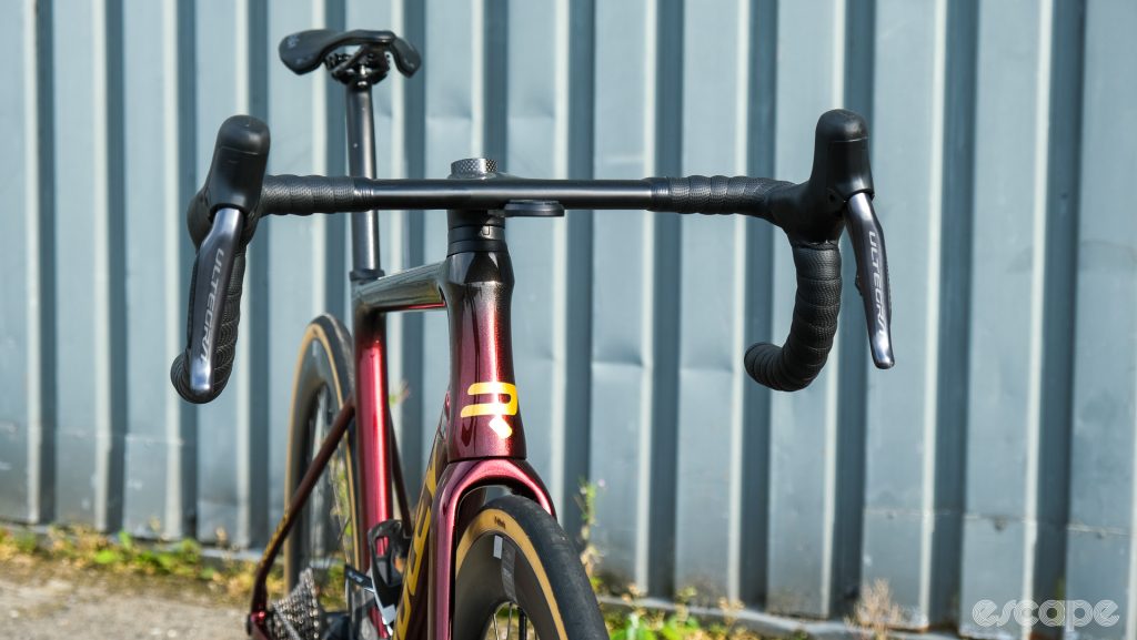 The front end of the Falcn RS, showing the all-internal cable routing.
