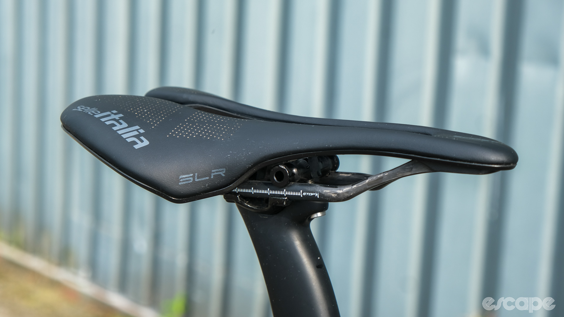 The Falcn RS comes with a Selle Italia SLR Boost saddle, which features a wide, flat rear shape, center cutout, and carbon fiber rails.