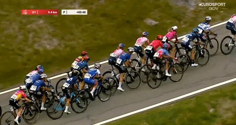 Antonia Niedermaier leads the peloton with just under 10 km to go on the second stage of Tour de Romandie. 